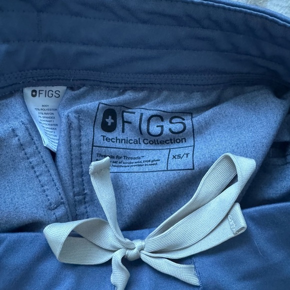 FIGS Scrub Set - Picture 6 of 6